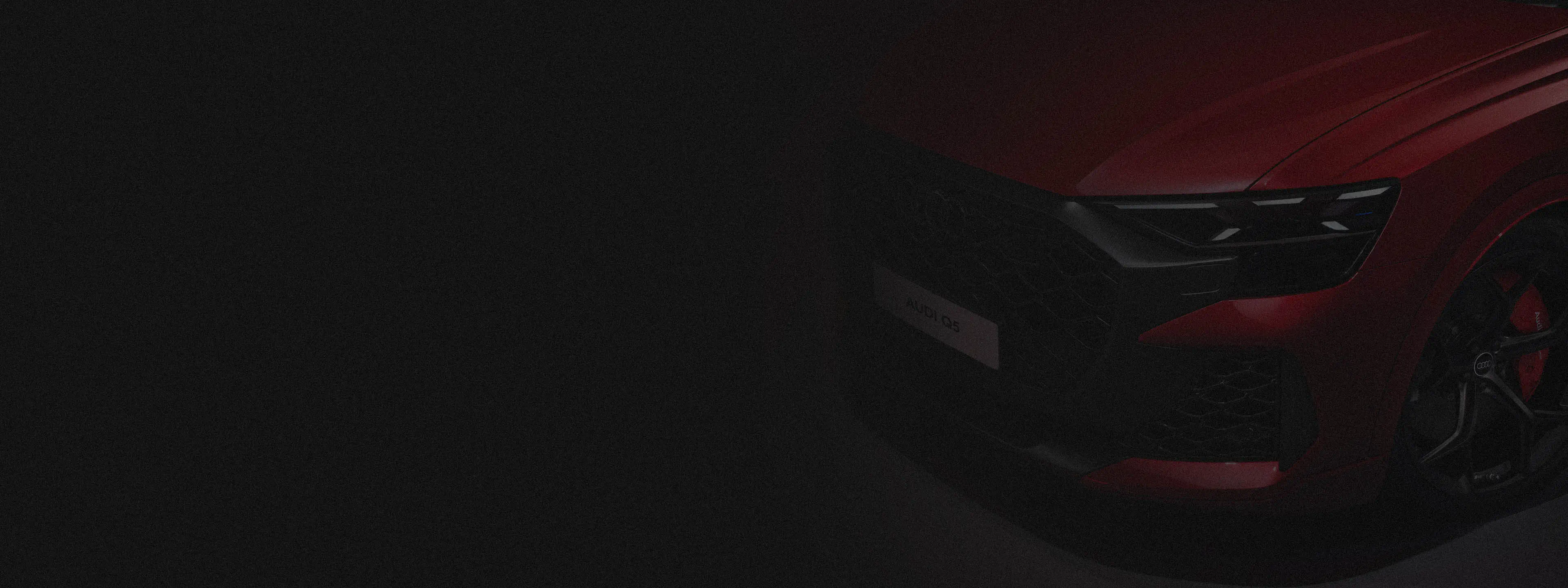 Зображення червоного автомобіля на тлі форми для замовлення безкоштовної онлайн-консультації з питань ремонту та обслуговування авто